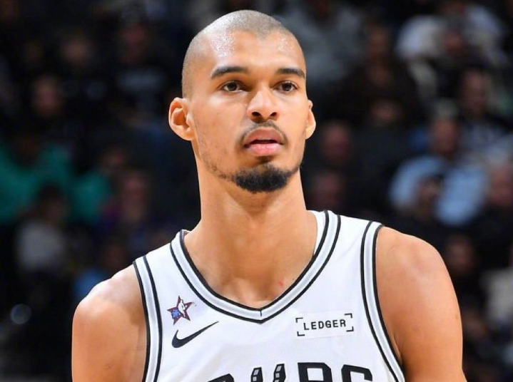 开云体育下载-雷霆躺升联盟第一!马刺力克活塞豪取9连胜 文班21+17+6帽