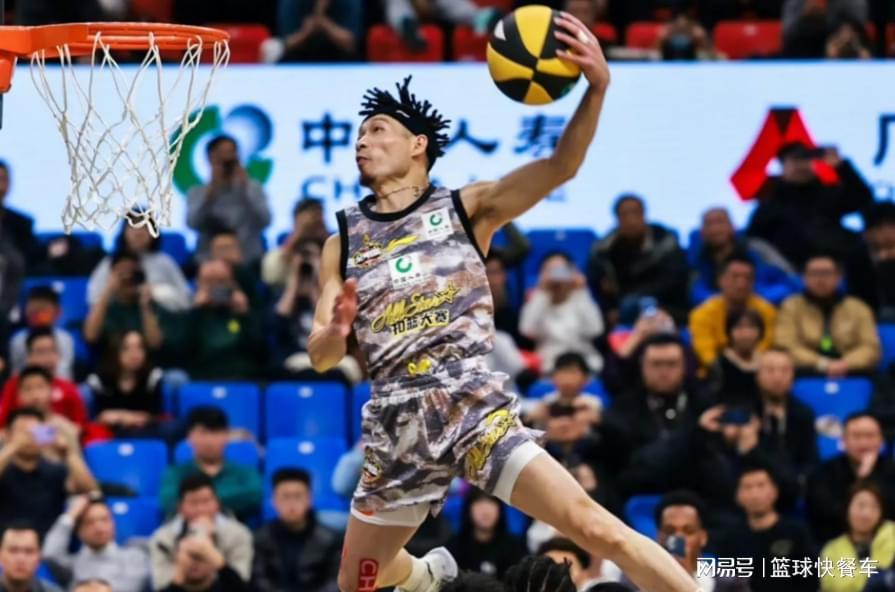 开云体育官网-男篮40岁老将夺冠！张镇麟宿敌获美国扣篮王：转手送陌生人一辆车