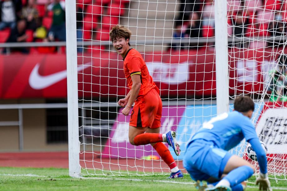 [图]杨铭锐破门制胜依合散扑点 U19国足1-0澳大利亚